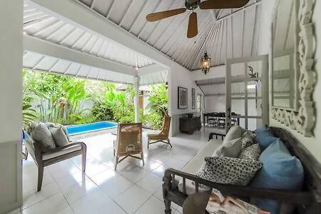 Hideaways Seminyak Villa Exterior photo