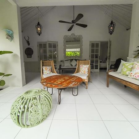 Hideaways Seminyak Villa Exterior photo