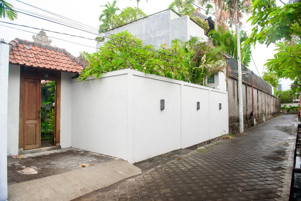 Hideaways Seminyak Villa Exterior photo