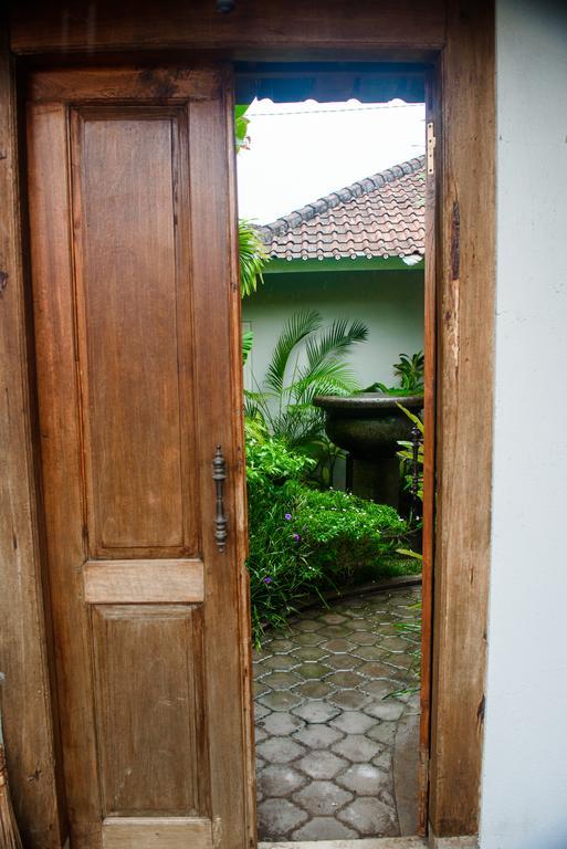 Hideaways Seminyak Villa Exterior photo
