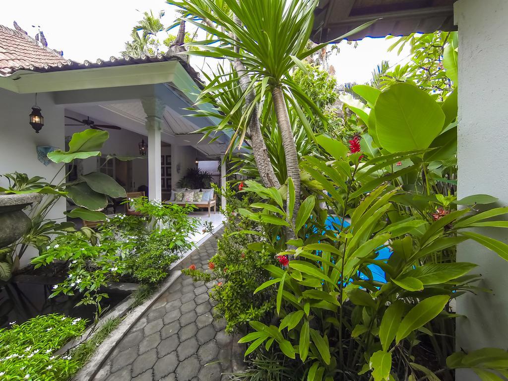 Hideaways Seminyak Villa Exterior photo