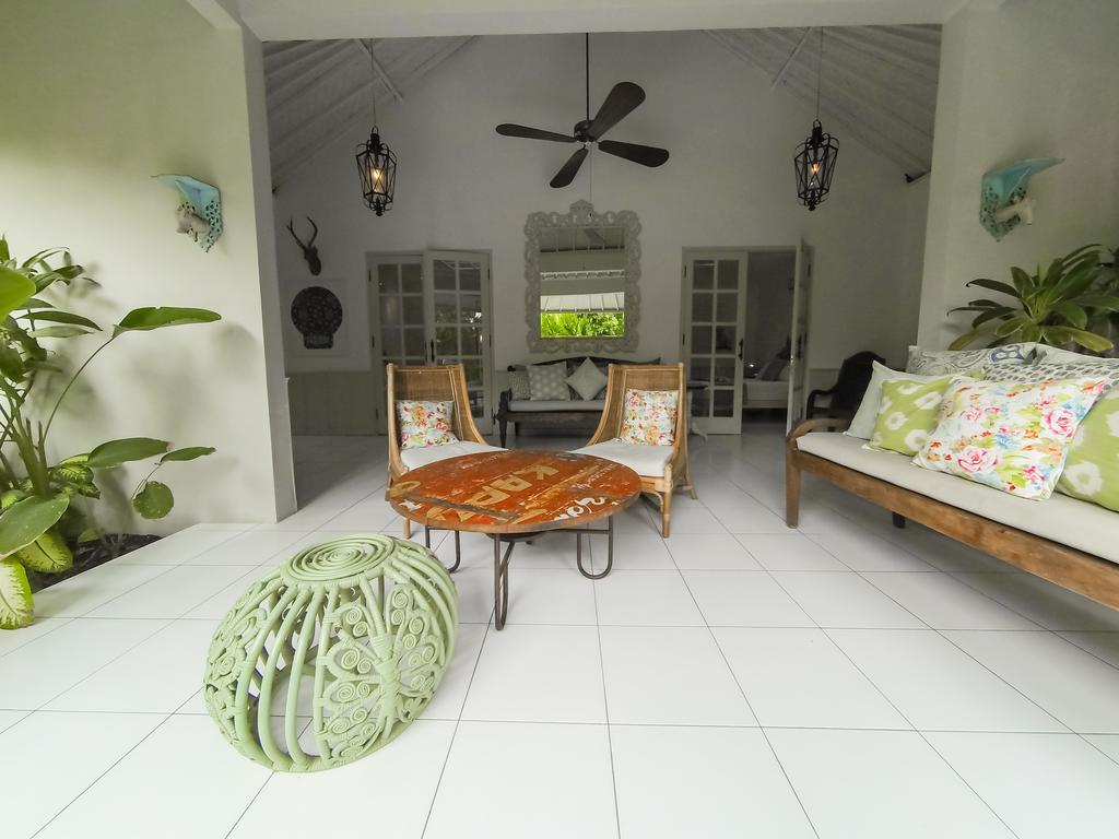 Hideaways Seminyak Villa Exterior photo