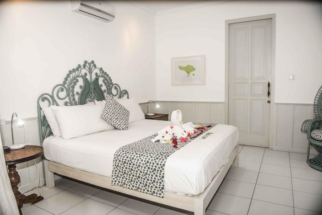 Hideaways Seminyak Villa Exterior photo