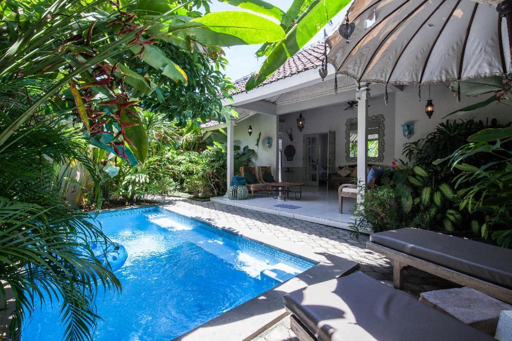 Hideaways Seminyak Villa Exterior photo