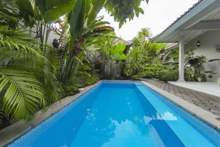 Hideaways Seminyak Villa Exterior photo
